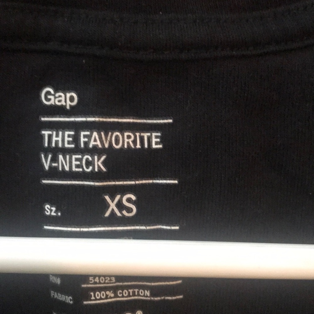 Gap v-neck - Picture 2 of 3